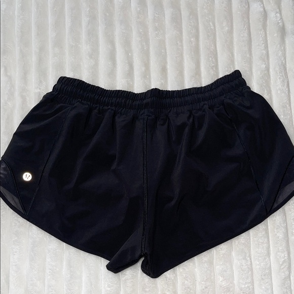 lululemon athletica Pants - Lululemon Hotty Hot Short II *2.5" | Size 8